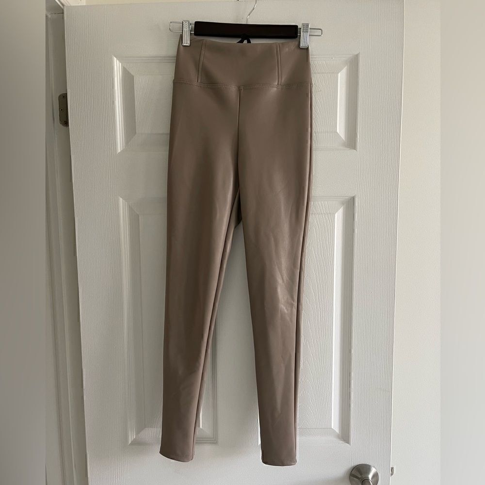 Dynamite fauxâ
leatherâ
leggings,â
small